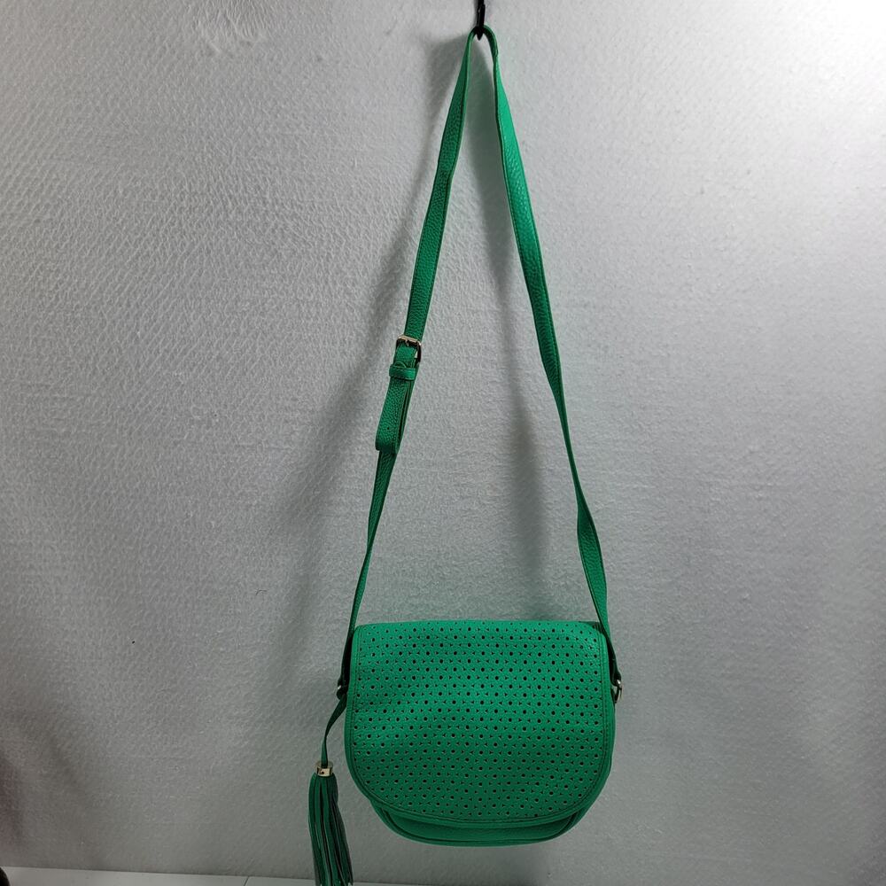 Isaac Mizrahi Pebble Leather Green Cross Body Purse 71024-1Clo2